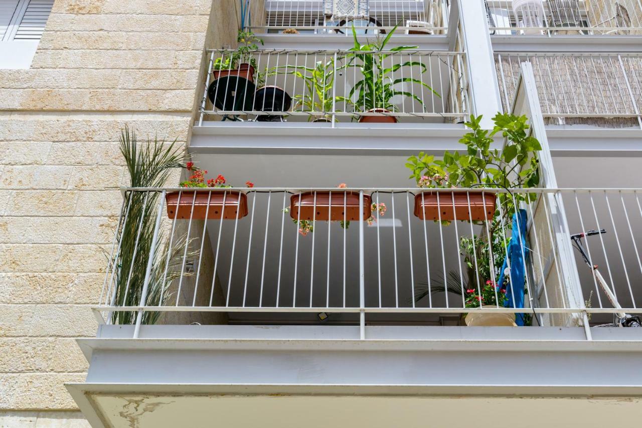 Design & Veranda Next To Mahane Yehuda Market By Feelhome Єрусалим Екстер'єр фото