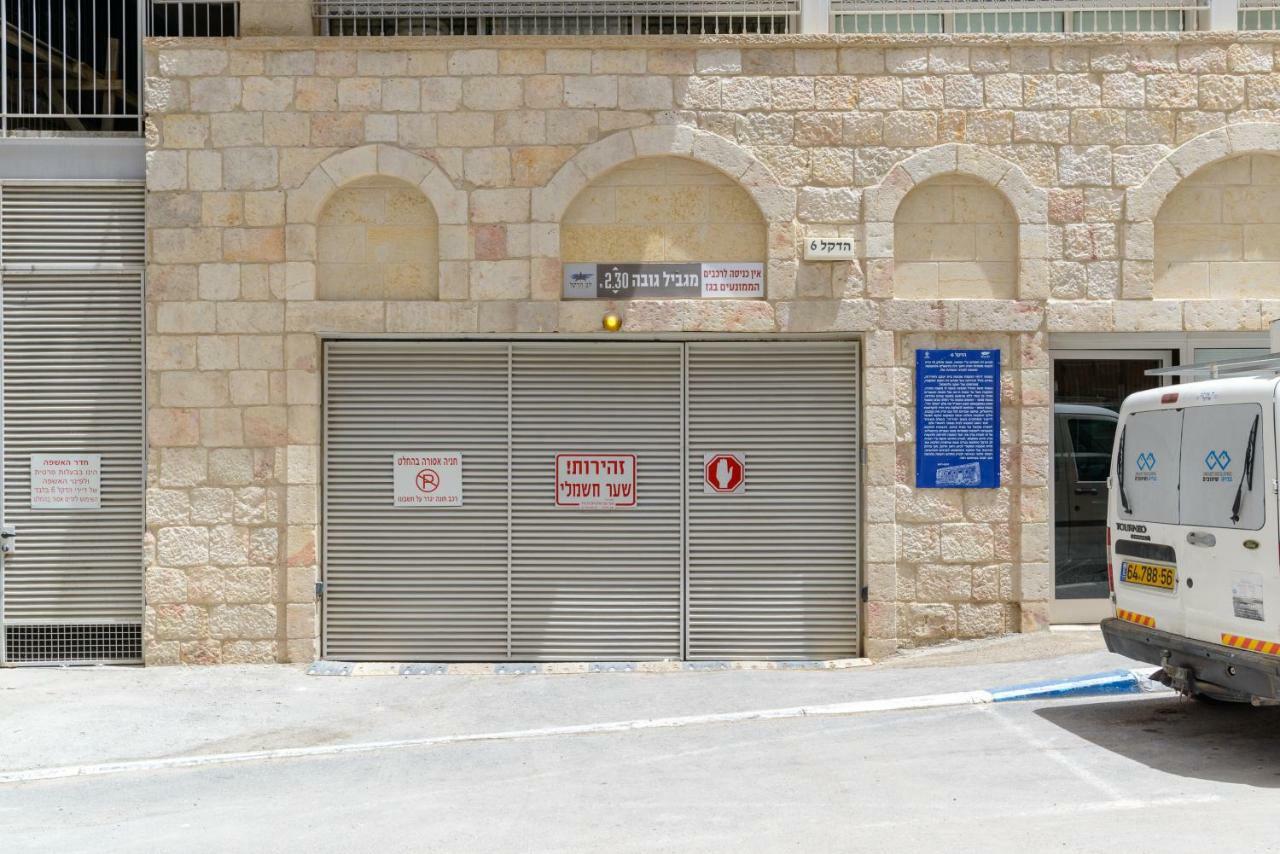 Design & Veranda Next To Mahane Yehuda Market By Feelhome Єрусалим Екстер'єр фото